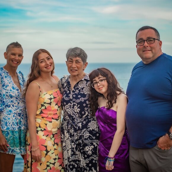 Meet your Posher, Kat - Picture 2 of 4